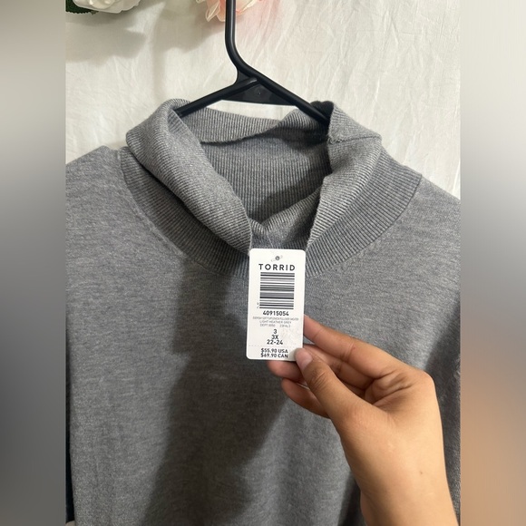 Cozy Gray Turtleneck Sweater - Picture 4 of 4